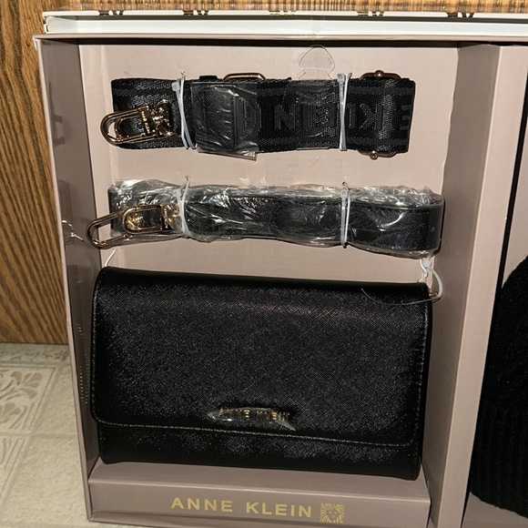 AK Anne Klein Hat and Bag Gift Set NWT - Picture 2 of 3